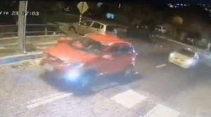 Mujer se lanza del auto antes que ladrones la secuestren; Policía logró recuperar el vehículo
