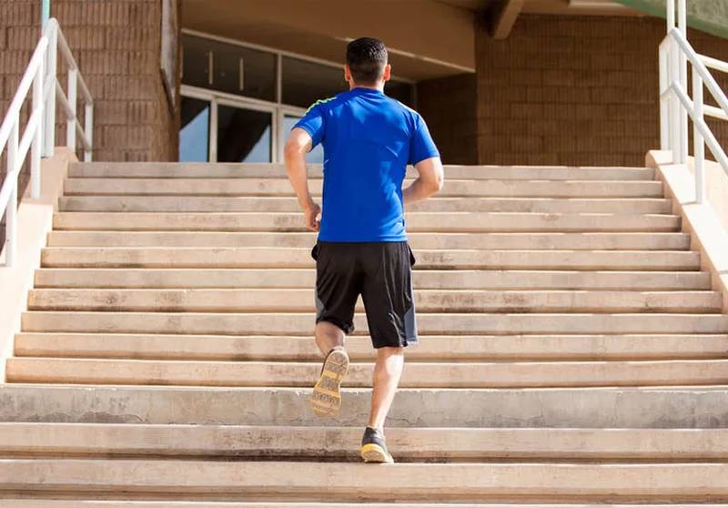 La salud física y emocional se nota favorecida al subir las escaleras corriendo.