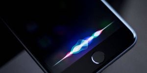 Contratistas de Apple reconocen que Siri escucha conversaciones privadas