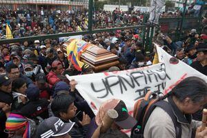 Ecuador: indígenas secuestran policías para cambiarlos por muerto de covid-19