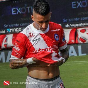 ¿A Colo Colo? Lucas Barrios rescindió contrato con Argentinos Juniors y es jugador libre