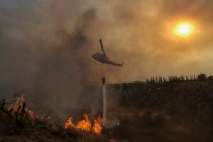 “Le importaron más sus arándanos que sus vecinos”: Empresario negó agua de su piscina a helicópteros en medio de los incendios forestales