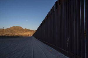 Pentágono autoriza mil millones de dólares para muro fronterizo