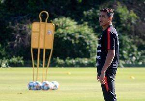 Alexis Sánchez de "9" y Pinares en el ataque: La nueva formación que probó Rueda en la Roja para jugar con Colombia