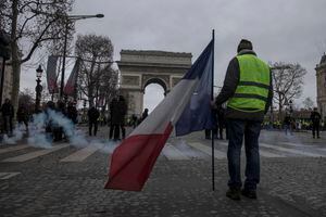 Los chalecos amarillos siguen en protestas en todo Francia