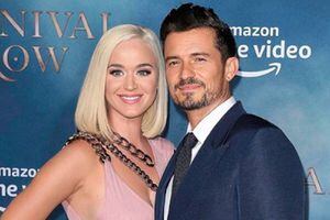 Katy Perry y Orlando Bloom tienen un romántico paseo en la playa a poco de recibir a su hija