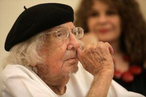 Poeta nicaragüense Ernesto Cardenal cumple 95 años con salud y escribiendo