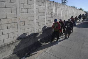 Militares mexicanos rescatan a ocho migrantes guatemaltecos