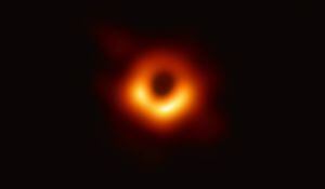 El mayor hallazgo científico en años: la ciencia reveló la primera imagen del agujero negro que se devora galaxias