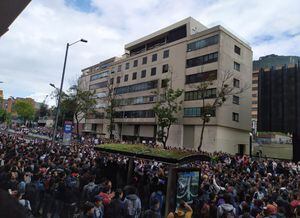 Las vías y estaciones de TransMilenio paralizadas por manifestación de estudiantes