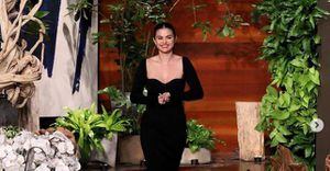 Selena Gomez lleva las mechas color caramelo perfectas para darle luz a tu cabello corto
