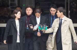 Dos estrellas del K-pop fueron condenados a prisión por violaciones en grupo