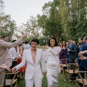 Actriz chilena fichada por Tarantino compartió las fotos de su matrimonio con escritora estadounidense