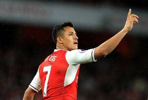Alexis sigue prolongando su mejor temporada en clubes y va por el título de goleador de la Premier