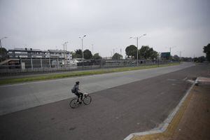 A pesar de cuarentena, mucha gente salió irresponsablemente a montar bicicleta en Bogotá