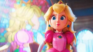 Modelo canadiense trae de regreso a la princesa Peach de Super Mario, en este sexy cosplay hecho con body paint