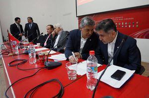 El Consejo de Presidentes busca convencer a los ocho díscolos para destrabar el fútbol chileno