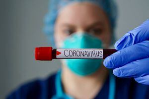 En pacientes jóvenes: Médicos italianos advierten por extraño nuevo síntoma que podría ser indicio de coronavirus