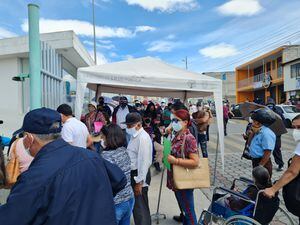 Denuncian problemas en el proceso de vacunación en Hospital de Calderón