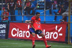 Municipal aprovecha la crisis de Petapa y celebra con media docena de goles