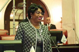 "Es una vergüenza para la Legislatura": Piden renuncia a senadora Venegas Brown