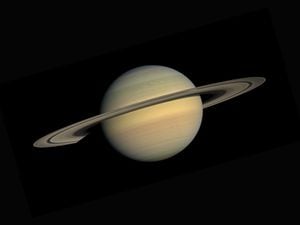 Saturno, el asesino de lunas que utilizó los restos para formar sus anillos