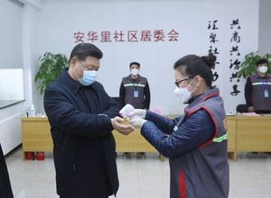 Presidente chino aparece por primera vez con mascarilla, en medio de crisis por coronavirus
