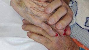 “Estoy con el alma hecha pedazos”: el dramático pedido de ayuda de un anciano de 92 años para que no lo separen de su esposa
