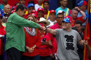 Maradona acompañó cierre de campaña de Nicolás Maduro