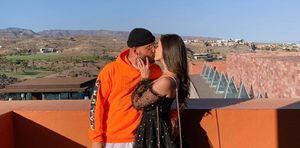 Tras rumores de infidelidad, novia de Maluma confirma ruptura con el cantante a famosa revista