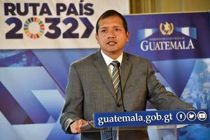 Presidente acepta renuncias del ministro de Gobernación Francisco Rivas y dos viceministros