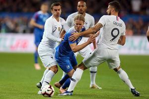 El campeón del mundo Francia evita un papelón al rescatar agónico empate ante Islandia