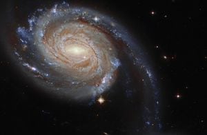 Voluntarios de la NASA captan una colisión y fusión de tres galaxias a más de 680 millones de años luz