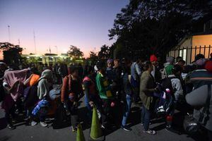 Migrantes se fugan de estación migratoria en México