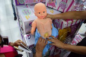 Una muñeca transexual despertó la ira de los Pro Vida en Paraguay