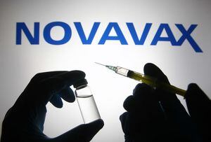 Conoce a Novavax, la vacuna que demostró su eficacia contra las recientes variantes del coronavirus