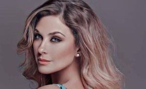 Aracely Arámbula posa desde Acapulco con un traje de baño enterizo ideal para mujeres de 40 años
