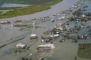 Huracán Laura deja al menos cuatro muertes durante su destructor paso por Luisiana