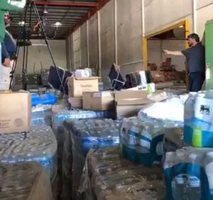 Ciudadanos logran acceso a almacén con suministros abandonados en Ponce