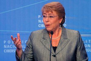 Bachelet lanza plan nacional de ciberseguridad y expresa su preocupación por "juego de la ballena azul"