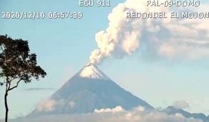 Visualizan columna de ceniza del Volcán Sangay