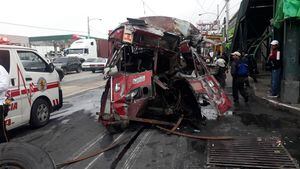 GALERÍA. Accidente de bus en el mercado La Parroquia