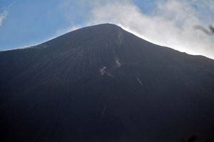 Se reporta actividad de flujo de lava del volcán de Pacaya, según Insivumeh