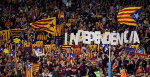 Tensión por Cataluña: Puigdemont evita responder si declaró la independencia y ofrece dos meses de diálogo a Rajoy