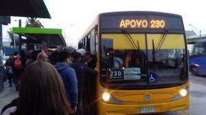 Empresa que reemplazó a líneas del Transantiago en paro acusa ataques con piedras