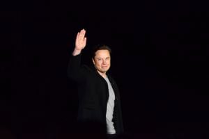 Twitter se defiende de oferta de Elon Musk con “píldora venenosa”