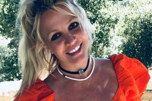Britney Spears presume sus curvas y celulitis con orgullo demostrando que está feliz con su cuerpo