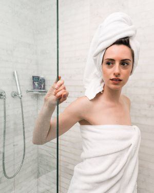 Cabelo saudável: evite secá-lo com a toalha e outras 8 dicas