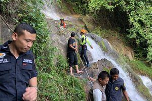 Turista francés muere por hacerse una selfi en una cascada en Tailandia