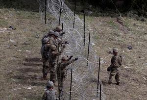 Alambradas de púas y miles de soldados: militarización de la frontera México-EEUU hace aumentar la tensión